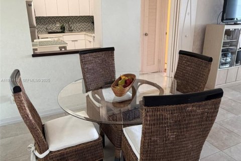 Condominio en alquiler en Miami Beach, Florida, 2 dormitorios, 95.69 m2 № 2034752 - foto 2