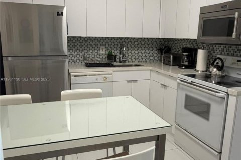 Condominio en alquiler en Miami Beach, Florida, 2 dormitorios, 95.69 m2 № 2034752 - foto 11