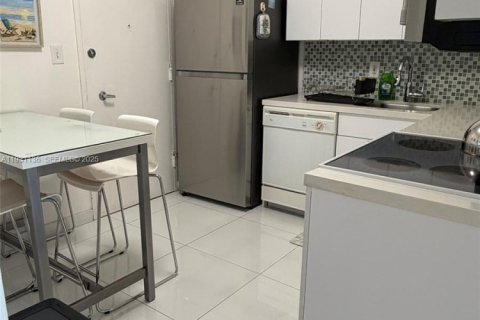 Condominio en alquiler en Miami Beach, Florida, 2 dormitorios, 95.69 m2 № 2034752 - foto 8