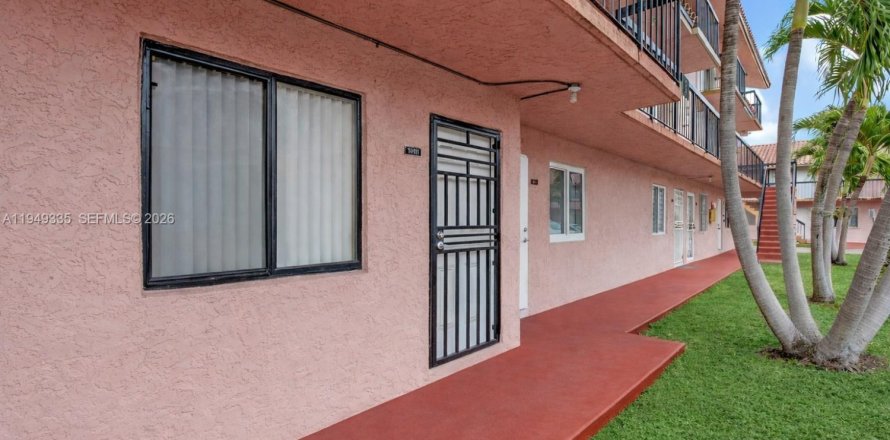 Кондоминиум с 1 спальней в Хайалиа, Флорида № 2005144