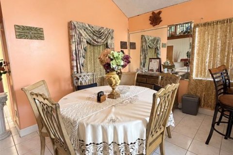 Casa en venta en Orlando, Florida, 3 dormitorios, 187.76 m2 № 2428773 - foto 5