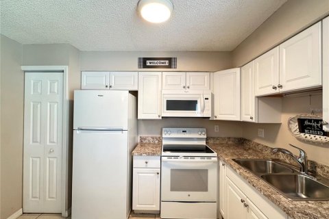 Condo in Port Charlotte, Florida, 1 bedroom № 2221548 - photo 8