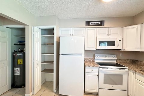 Condo in Port Charlotte, Florida, 1 bedroom № 2221548 - photo 7