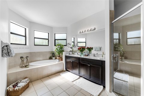 Casa en venta en Homestead, Florida, 5 dormitorios, 319.21 m2 № 1955001 - foto 24