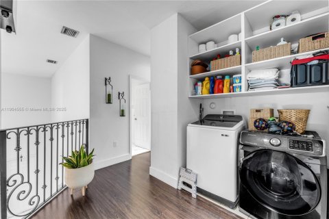 Casa en venta en Homestead, Florida, 5 dormitorios, 319.21 m2 № 1955001 - foto 17