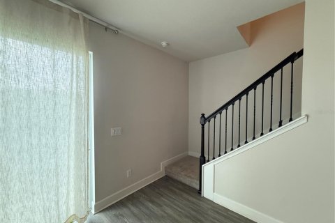 Touwnhouse à louer à Minneola, Floride: 3 chambres, 170.29 m2 № 2399492 - photo 5