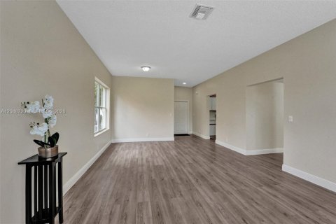 House in Boynton Beach, Florida 4 bedrooms, 177.26 sq.m. № 2252818 - photo 7