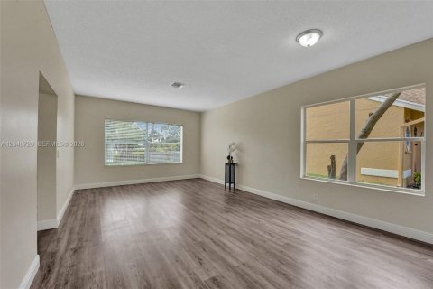 House in Boynton Beach, Florida 4 bedrooms, 177.26 sq.m. № 2252818 - photo 5