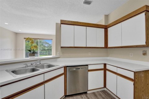 House in Boynton Beach, Florida 4 bedrooms, 177.26 sq.m. № 2252818 - photo 12