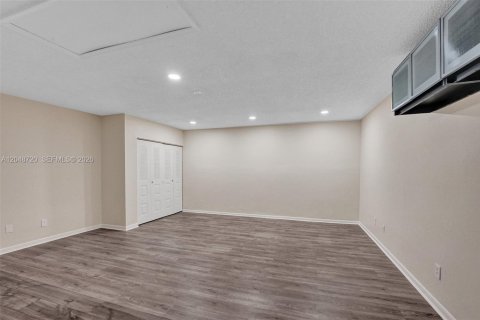 House in Boynton Beach, Florida 4 bedrooms, 177.26 sq.m. № 2252818 - photo 19