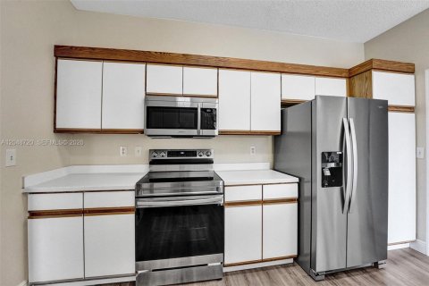 House in Boynton Beach, Florida 4 bedrooms, 177.26 sq.m. № 2252818 - photo 13