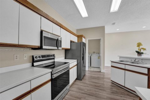 House in Boynton Beach, Florida 4 bedrooms, 177.26 sq.m. № 2252818 - photo 11