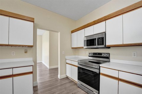 House in Boynton Beach, Florida 4 bedrooms, 177.26 sq.m. № 2252818 - photo 10