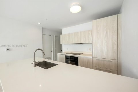Condo in Miami, Florida, 2 bedrooms  № 2026853 - photo 14