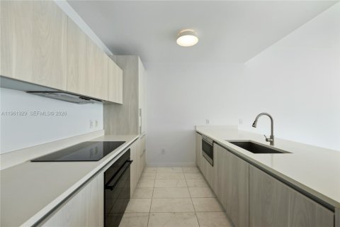 Condo in Miami, Florida, 2 bedrooms  № 2026853 - photo 29
