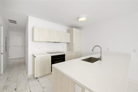 Condo in Miami, Florida, 2 bedrooms  № 2026853 - photo 10