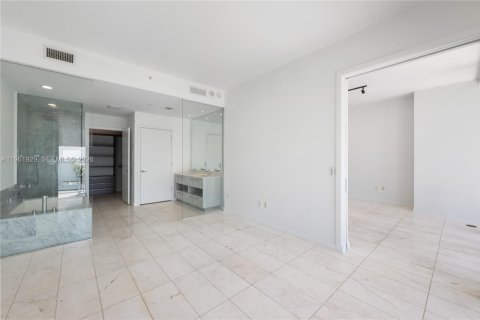 Condo in Miami, Florida, 2 bedrooms  № 2026853 - photo 13