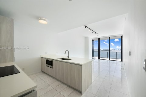 Condo in Miami, Florida, 2 bedrooms  № 2026853 - photo 27