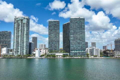 Condo in Miami, Florida, 2 bedrooms  № 2026853 - photo 18