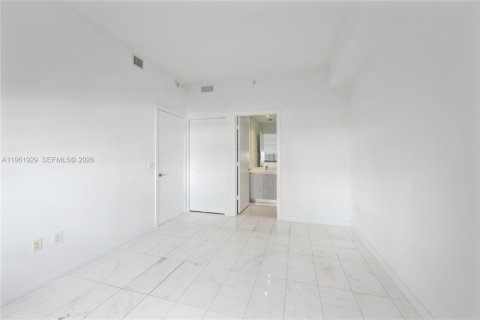 Condo in Miami, Florida, 2 bedrooms  № 2026853 - photo 30