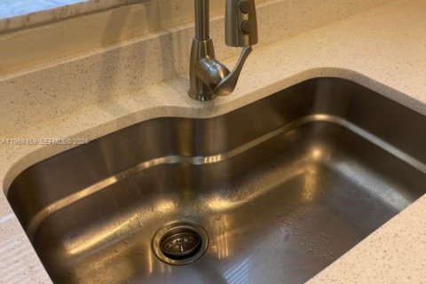 Casa en alquiler en Port Charlotte, Florida, 2 dormitorios, 75.44 m2 № 2030545 - foto 8