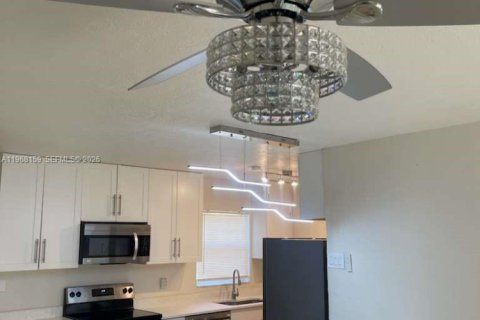 Casa en alquiler en Port Charlotte, Florida, 2 dormitorios, 75.44 m2 № 2030545 - foto 2