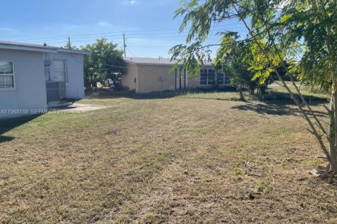 Casa en alquiler en Port Charlotte, Florida, 2 dormitorios, 75.44 m2 № 2030545 - foto 18