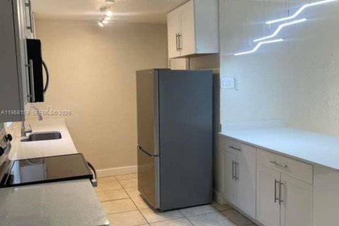 Casa en alquiler en Port Charlotte, Florida, 2 dormitorios, 75.44 m2 № 2030545 - foto 3