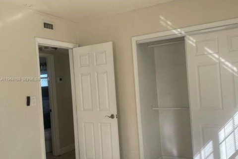 Casa en alquiler en Port Charlotte, Florida, 2 dormitorios, 75.44 m2 № 2030545 - foto 17