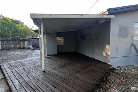 House in Fort Lauderdale, Florida 3 bedrooms, 136.01 sq.m. № 1970161 - photo 3