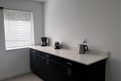 House in Fort Lauderdale, Florida 3 bedrooms, 136.01 sq.m. № 1970161 - photo 17