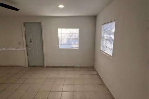 House in Fort Lauderdale, Florida 3 bedrooms, 136.01 sq.m. № 1970161 - photo 23