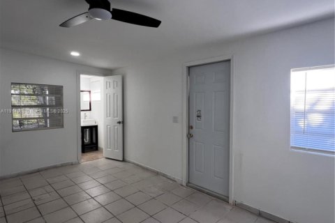 House in Fort Lauderdale, Florida 3 bedrooms, 136.01 sq.m. № 1970161 - photo 25