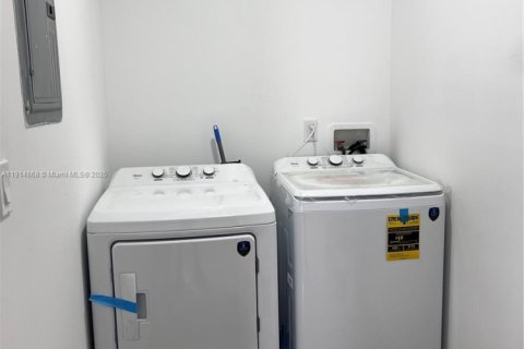 House in Fort Lauderdale, Florida 3 bedrooms, 136.01 sq.m. № 1970161 - photo 20