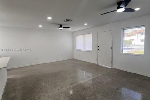 House in Fort Lauderdale, Florida 3 bedrooms, 136.01 sq.m. № 1970161 - photo 9