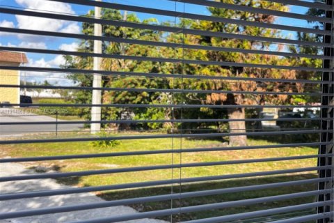 House in Fort Lauderdale, Florida 3 bedrooms, 136.01 sq.m. № 1970161 - photo 10