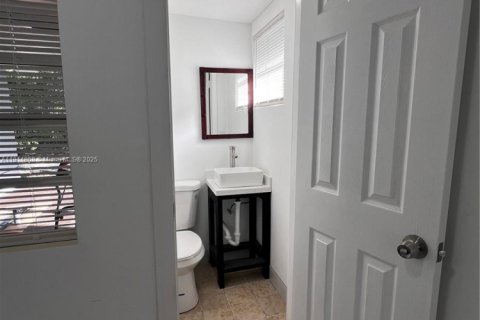 House in Fort Lauderdale, Florida 3 bedrooms, 136.01 sq.m. № 1970161 - photo 24