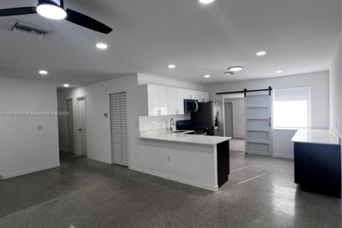 House in Fort Lauderdale, Florida 3 bedrooms, 136.01 sq.m. № 1970161 - photo 5