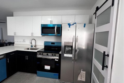 House in Fort Lauderdale, Florida 3 bedrooms, 136.01 sq.m. № 1970161 - photo 19