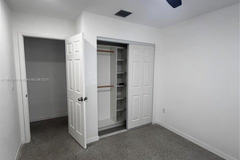 House in Fort Lauderdale, Florida 3 bedrooms, 136.01 sq.m. № 1970161 - photo 27