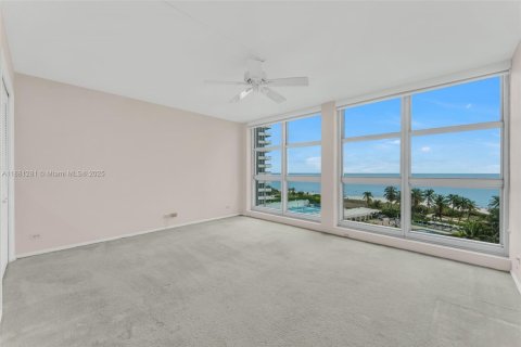 Condo in Miami Beach, Florida, 2 bedrooms  № 2004756 - photo 12