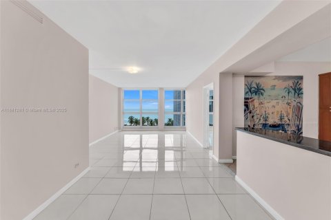 Condo in Miami Beach, Florida, 2 bedrooms  № 2004756 - photo 16