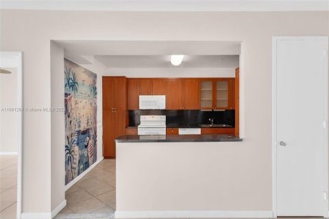 Condo in Miami Beach, Florida, 2 bedrooms  № 2004756 - photo 18
