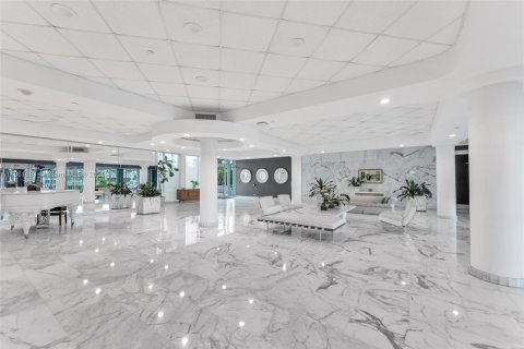 Condo in Miami Beach, Florida, 2 bedrooms  № 2004756 - photo 15