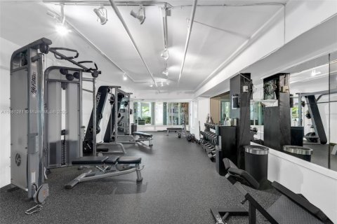Condo in Miami Beach, Florida, 2 bedrooms  № 2004756 - photo 27