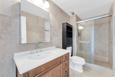 Condo in Miami Beach, Florida, 2 bedrooms  № 2004756 - photo 20