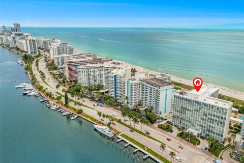 Condo in Miami Beach, Florida, 2 bedrooms  № 2004756 - photo 3