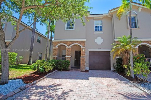 Townhouse in Cutler Bay, Florida 4 bedrooms, 159.79 sq.m. № 2056079