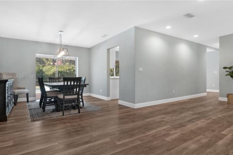 House in Palmetto Bay, Florida 4 bedrooms, 219.9 sq.m. № 1945572 - photo 15