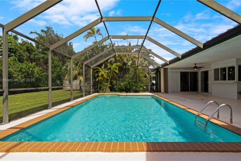 House in Palmetto Bay, Florida 4 bedrooms, 219.9 sq.m. № 1945572 - photo 5